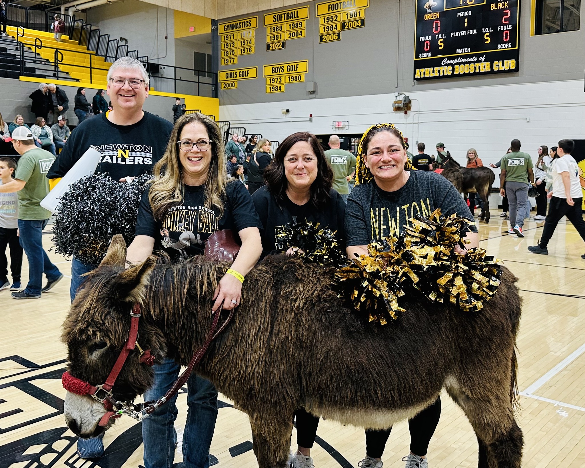 USD-373-Donkey-Basketball.jpg